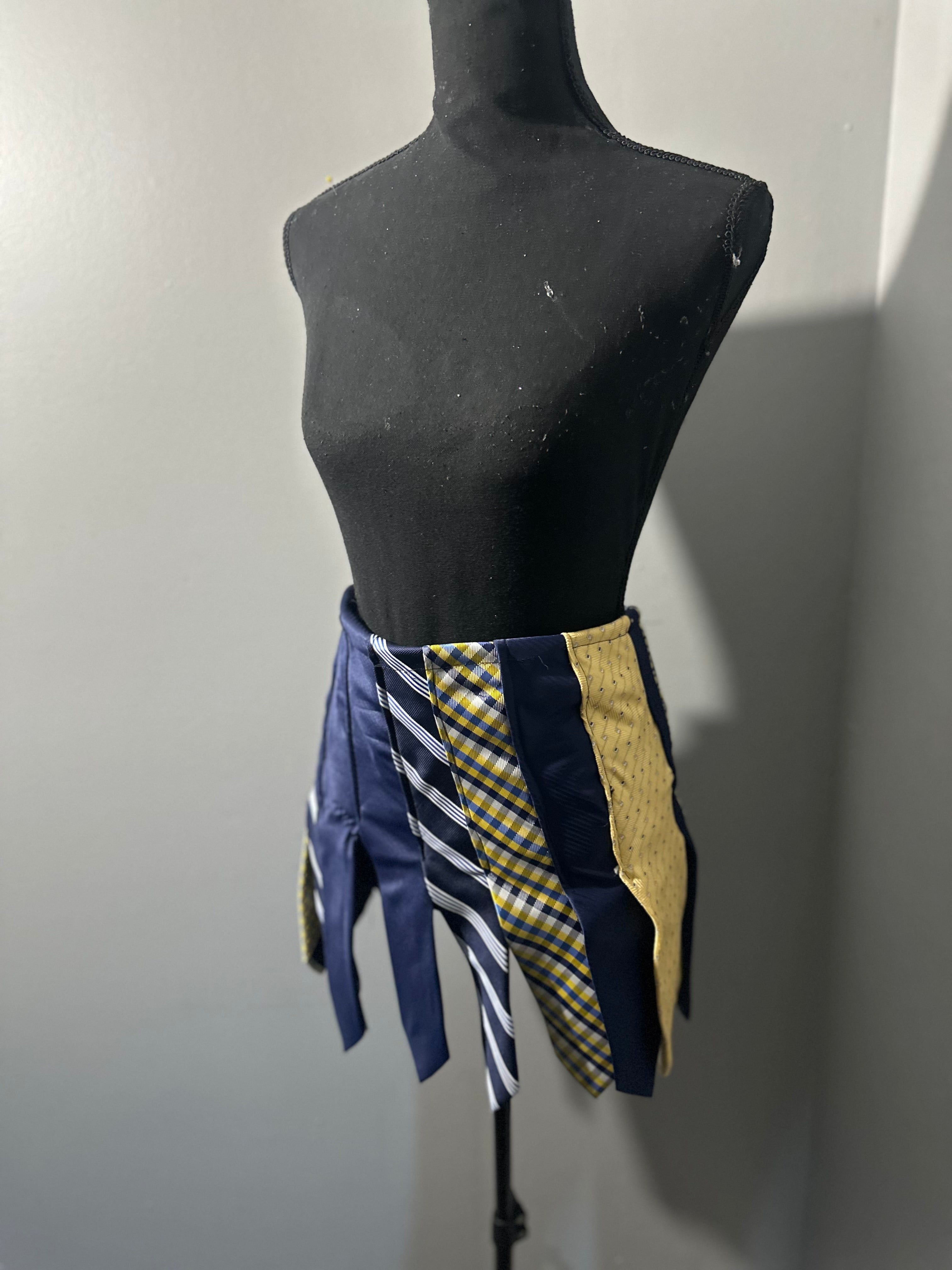 TIE SKIRT